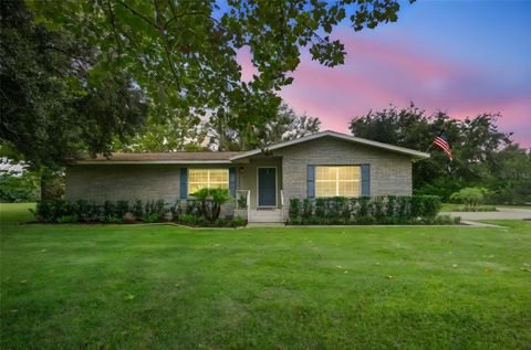 Photo of 20018 Bill Collins Road, Eustis, FL 32736 (MLS # V4944830)