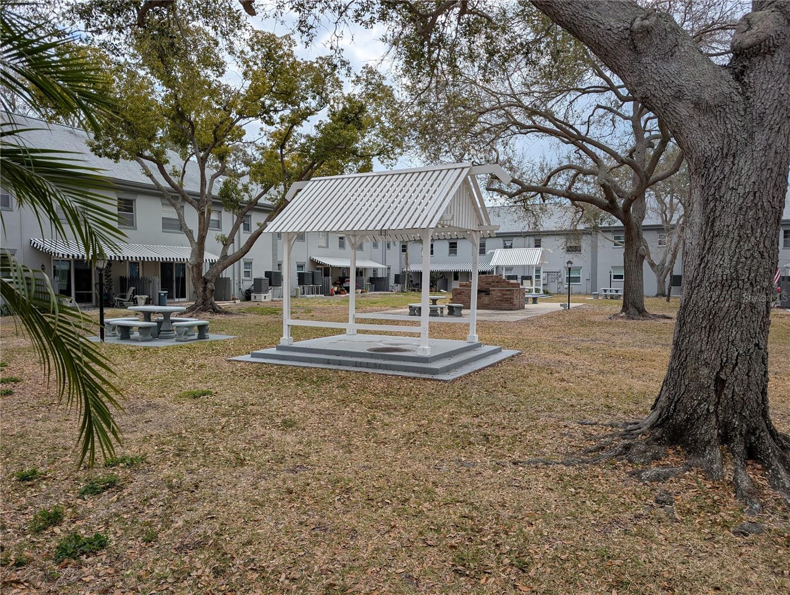 LES CHATEAUX CONDO - Residential