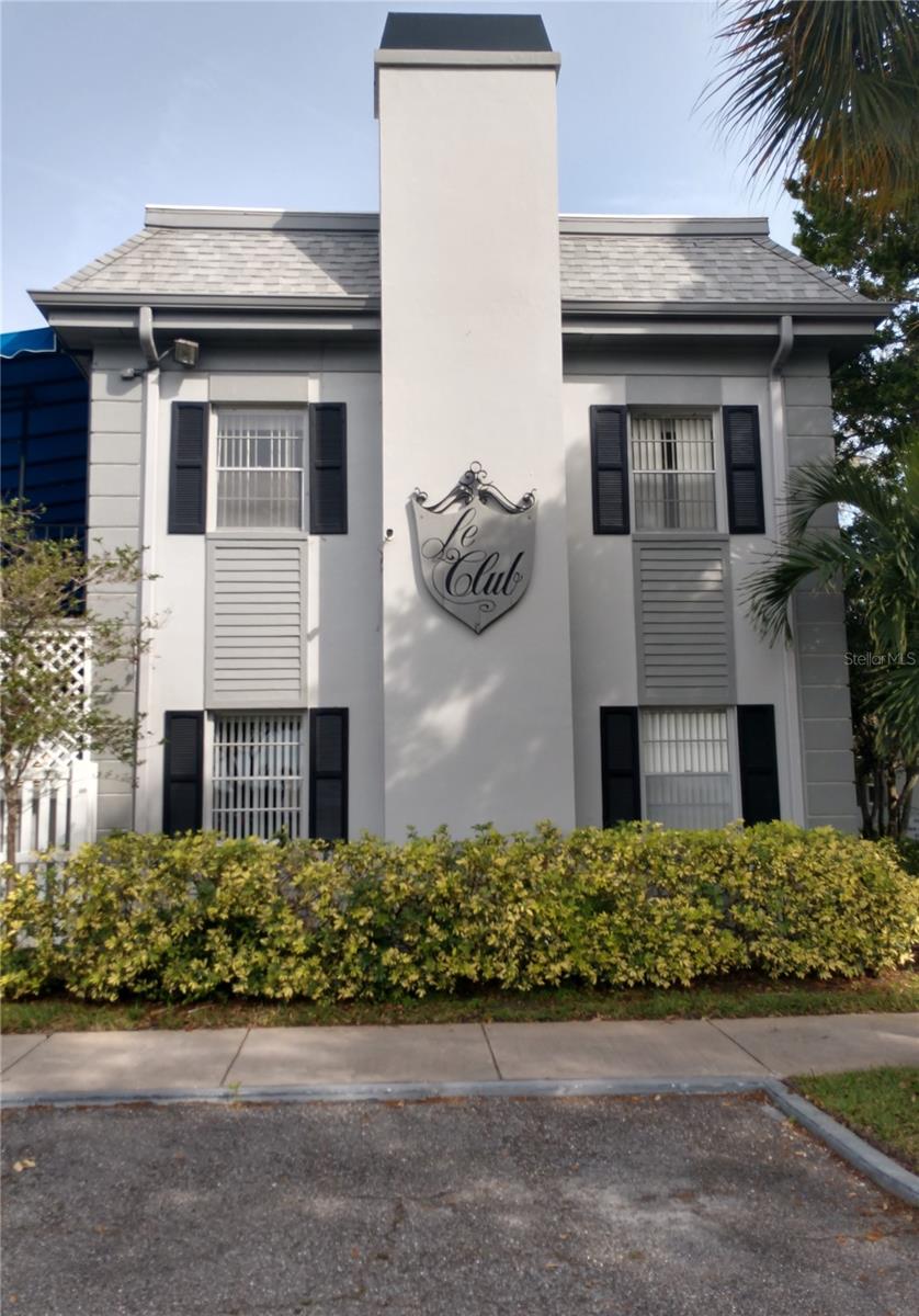 LES CHATEAUX CONDO - Residential