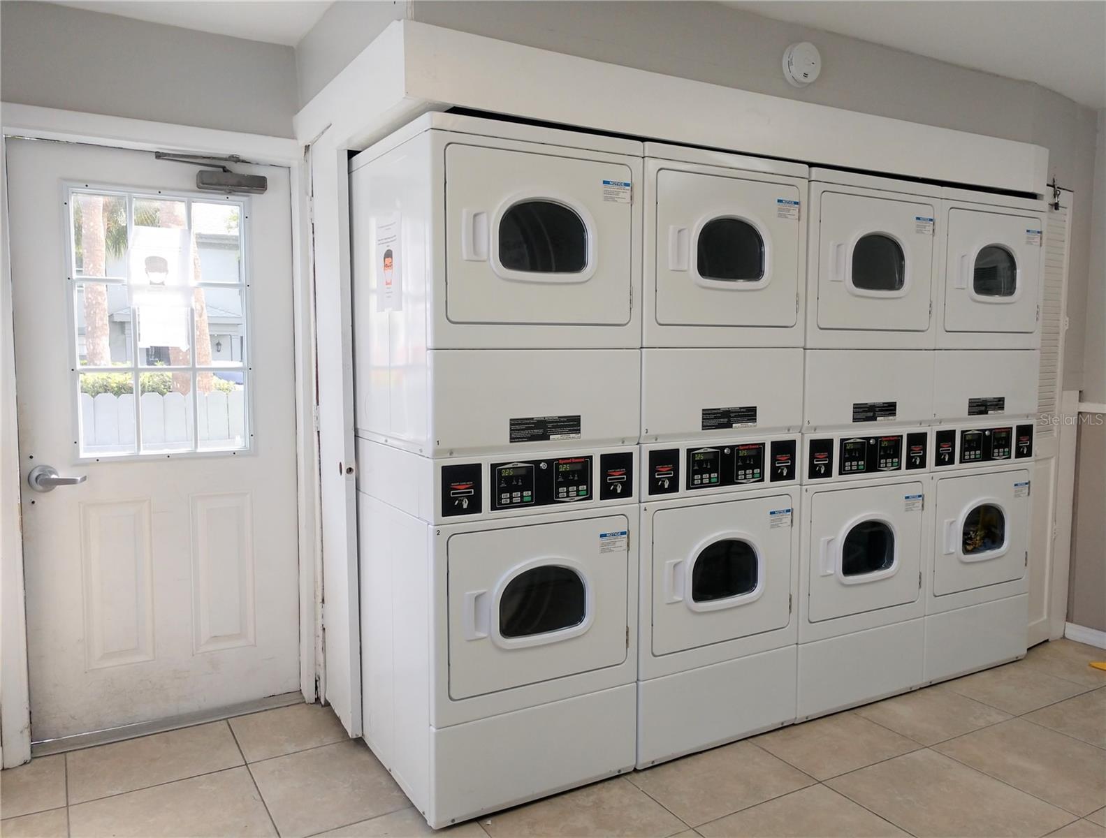 LES CHATEAUX CONDO - Residential