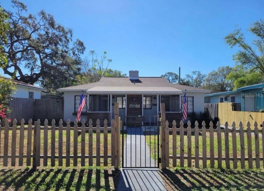 Photo of 330 20th Avenue S #UPPER, St Petersburg, FL 33705 (MLS # TB8505380)