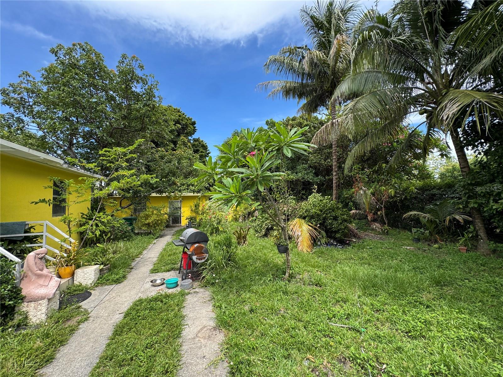 6951 NW 5TH COURT, MIAMI, FL, 33150/$649,999 2 6951 NW 5TH COURT