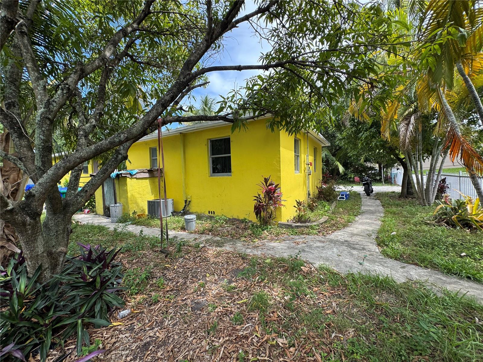6951 NW 5TH COURT, MIAMI, FL, 33150/$649,999 3 6951 NW 5TH COURT