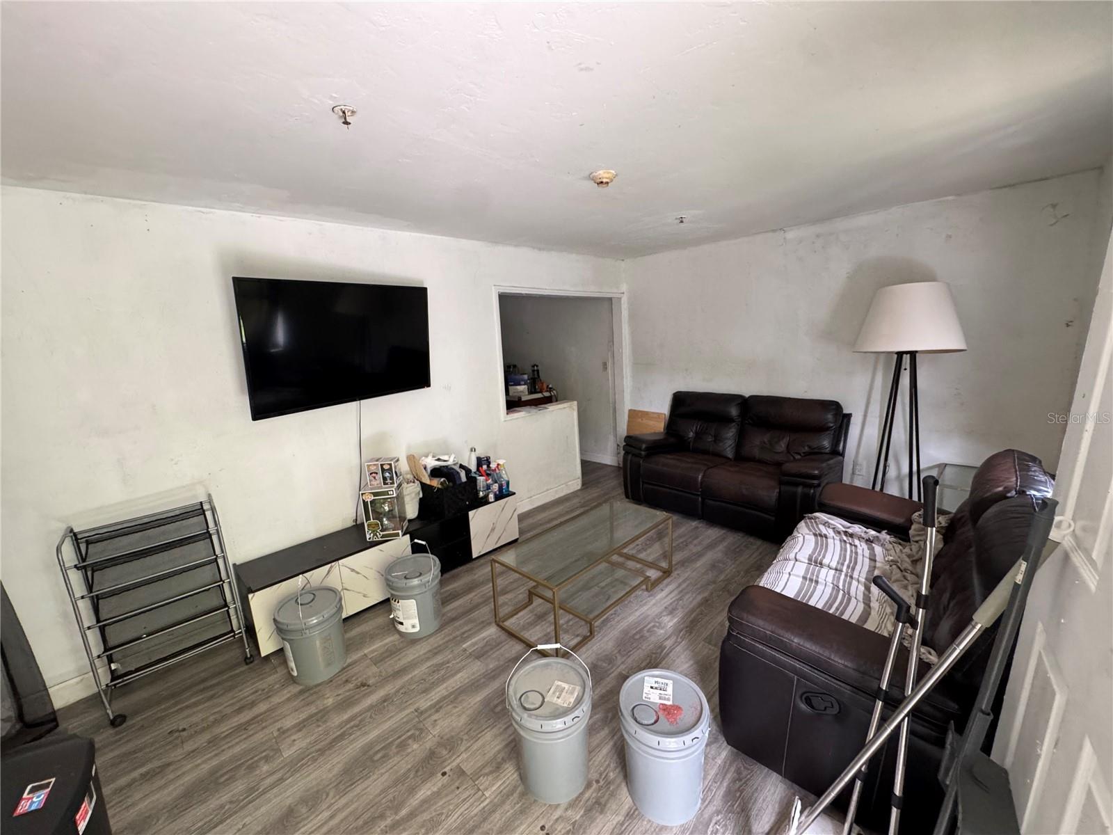 6951 NW 5TH COURT, MIAMI, FL, 33150/$649,999 4 6951 NW 5TH COURT