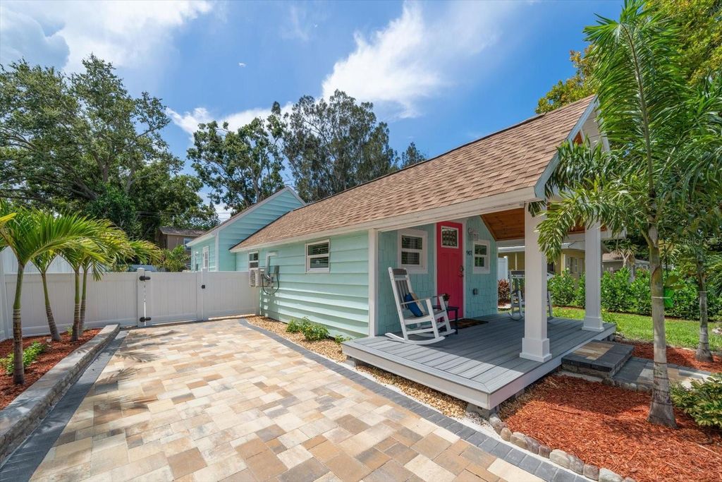 Photo of 907 15th Avenue NW, Largo, FL 33770 (MLS # TB8420117)