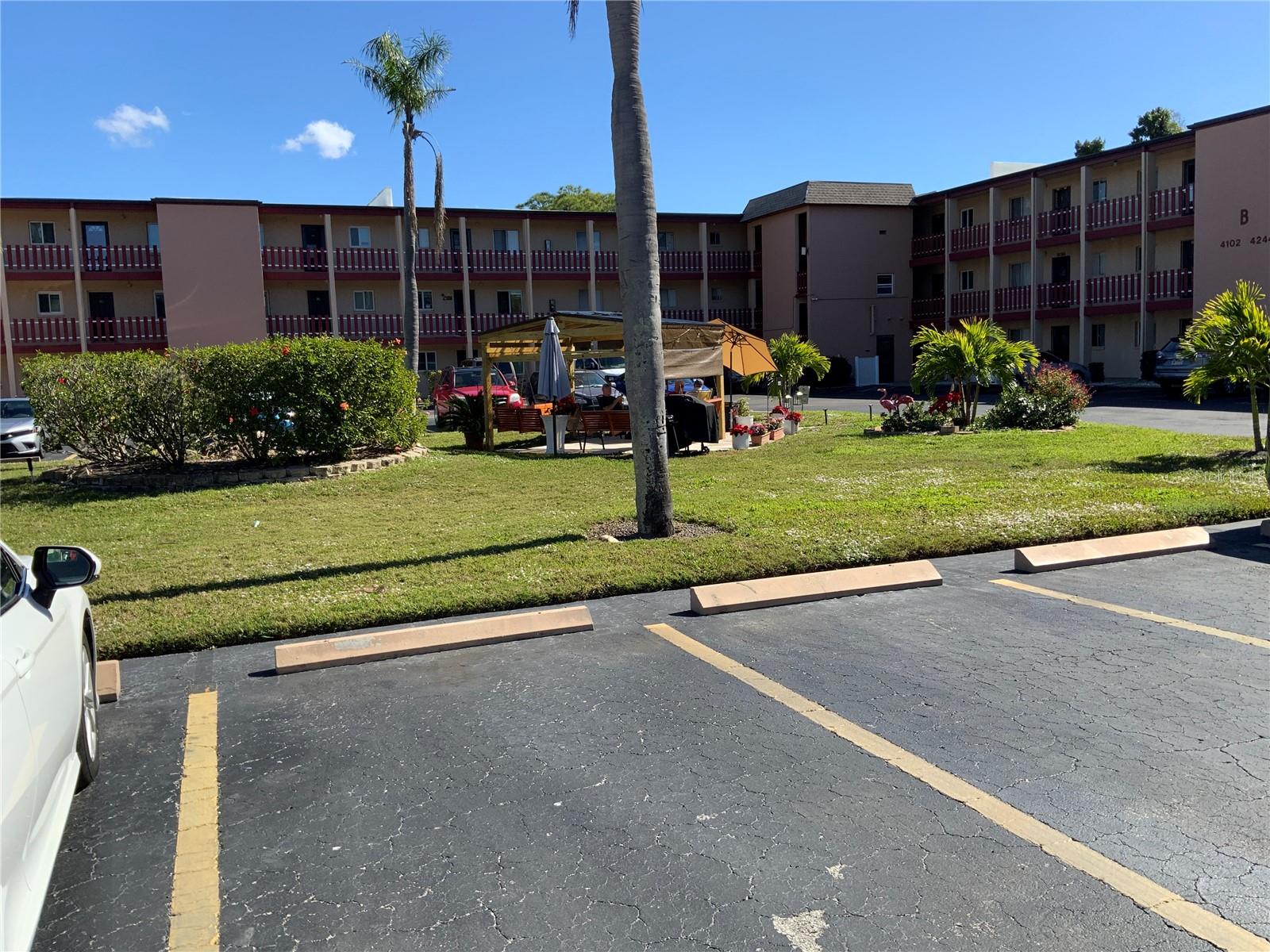 BAYSHORE ON THE LAKE APTS 1 - Residential