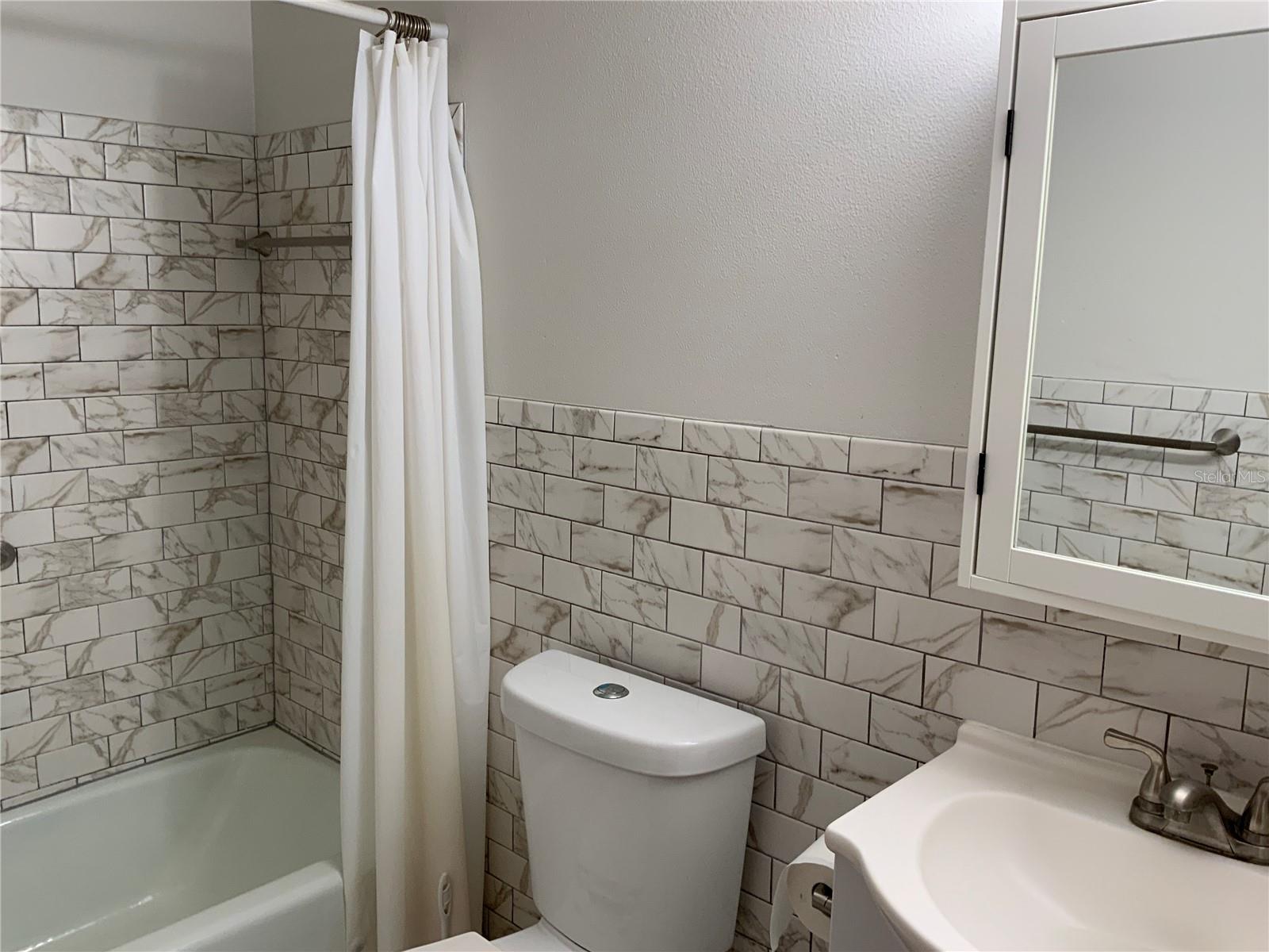 BAYSHORE ON THE LAKE APTS 1 - Residential