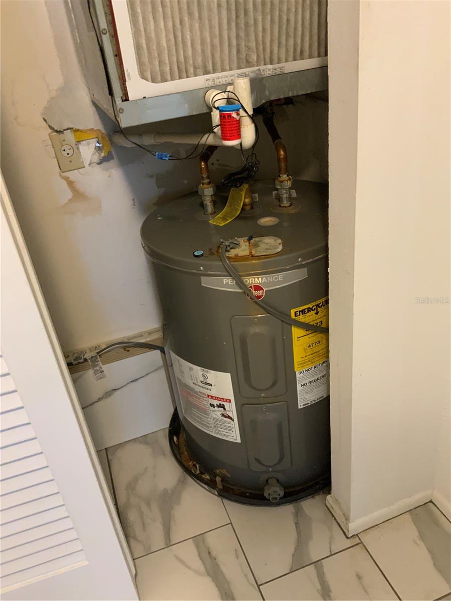 BAYSHORE ON THE LAKE APTS 1 - Residential