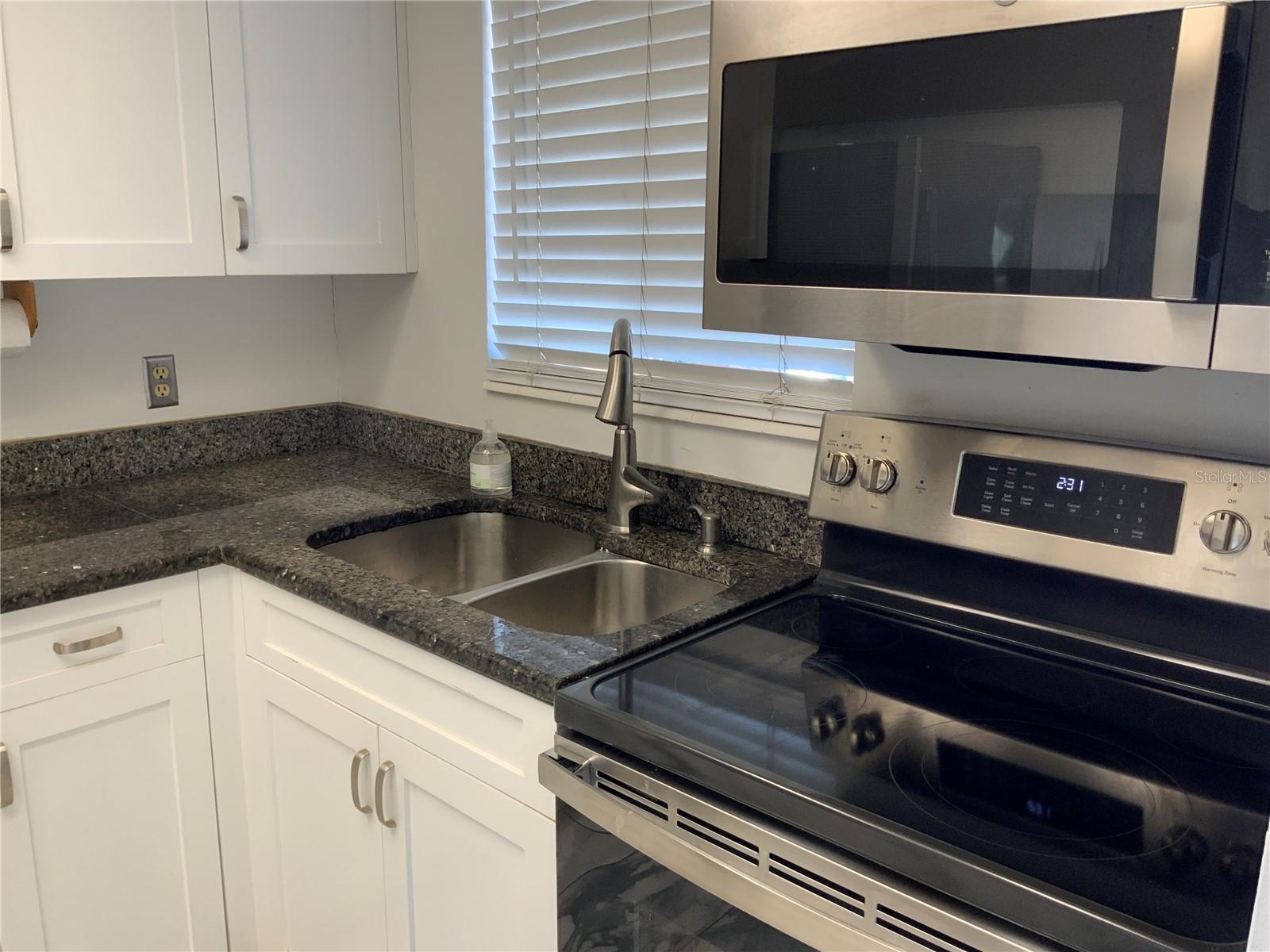 BAYSHORE ON THE LAKE APTS 1 - Residential