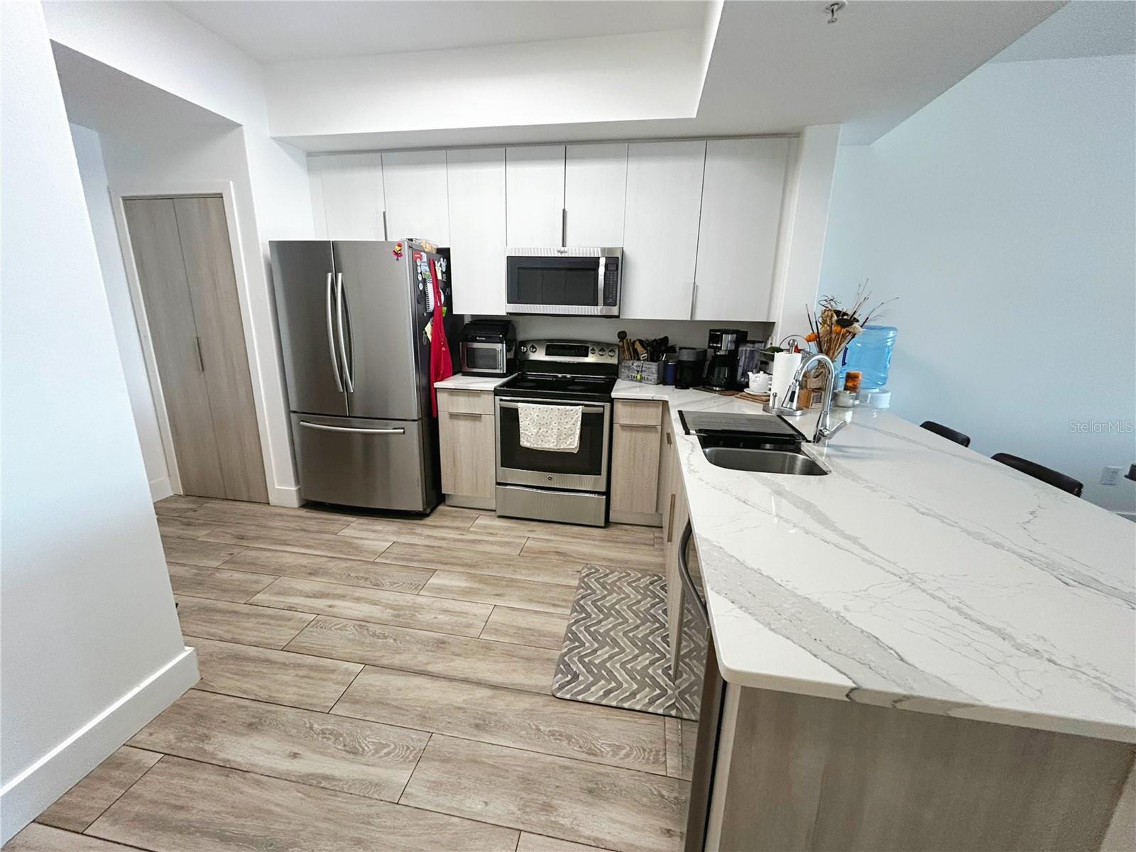 PROMENAIDE PH 2 - Residential Lease