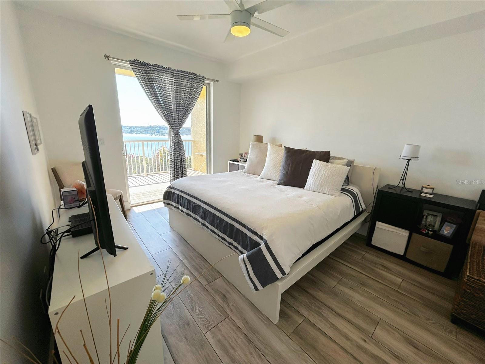 PROMENAIDE PH 2 - Residential Lease