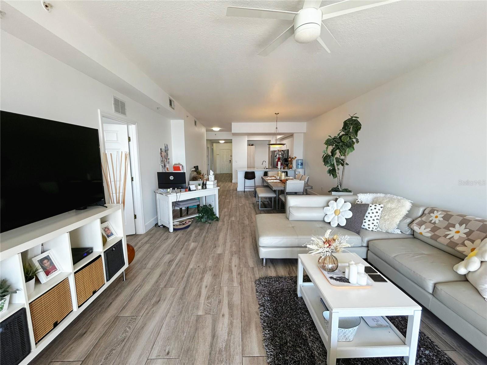 PROMENAIDE PH 2 - Residential Lease