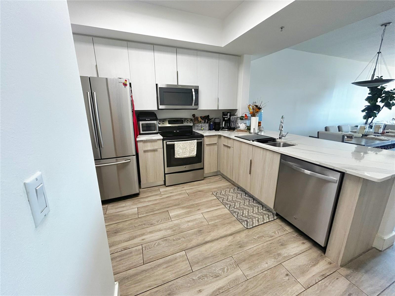 PROMENAIDE PH 2 - Residential Lease