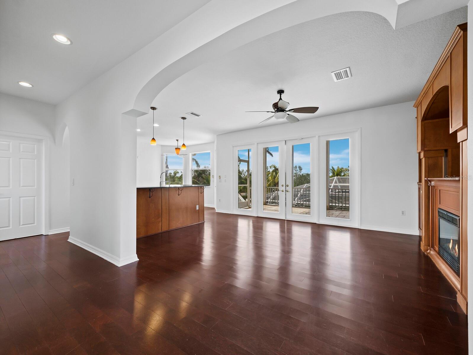 LONG LT - Residential