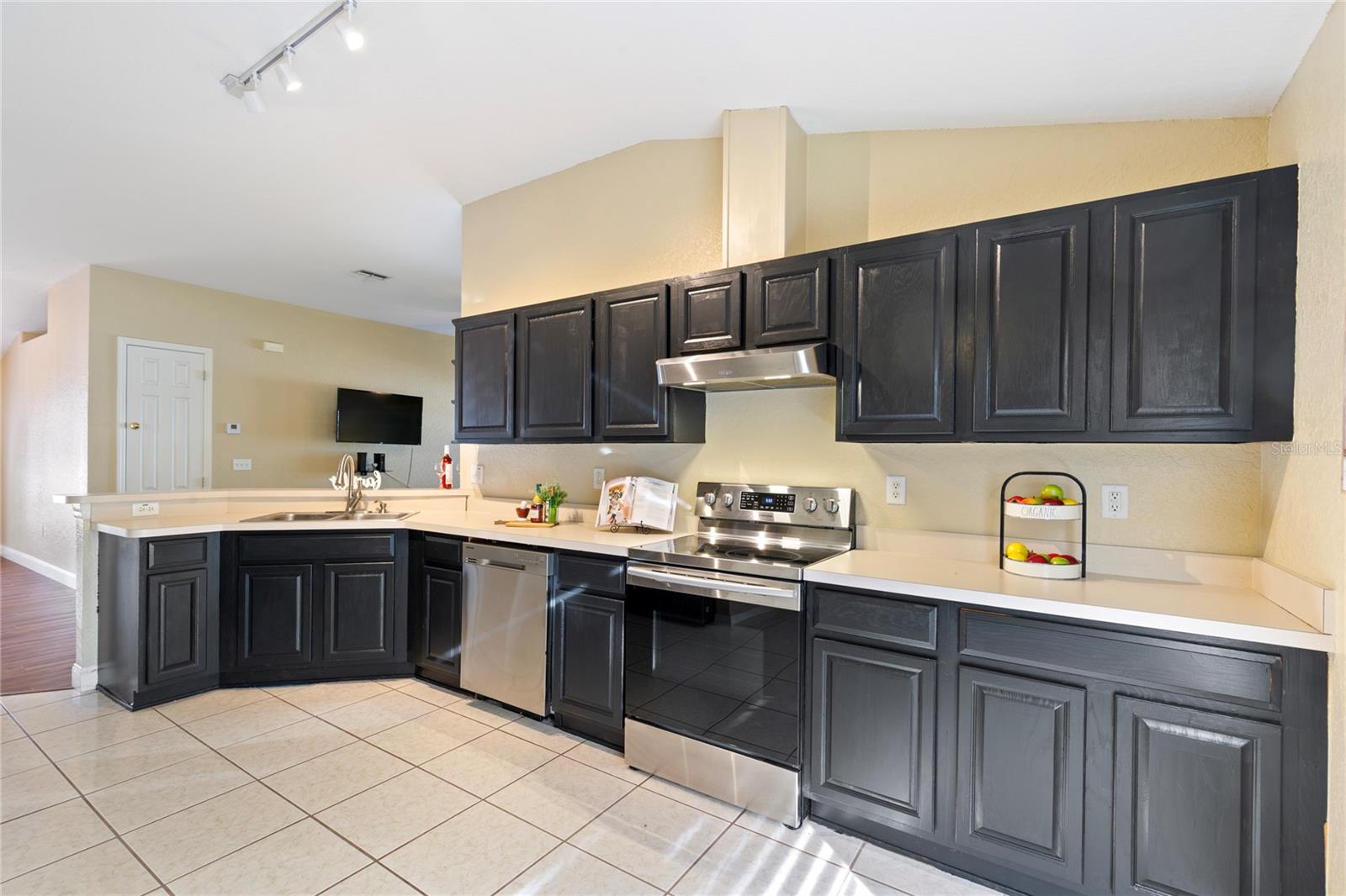 SHERMAN HILLS SEC 1 - Residential