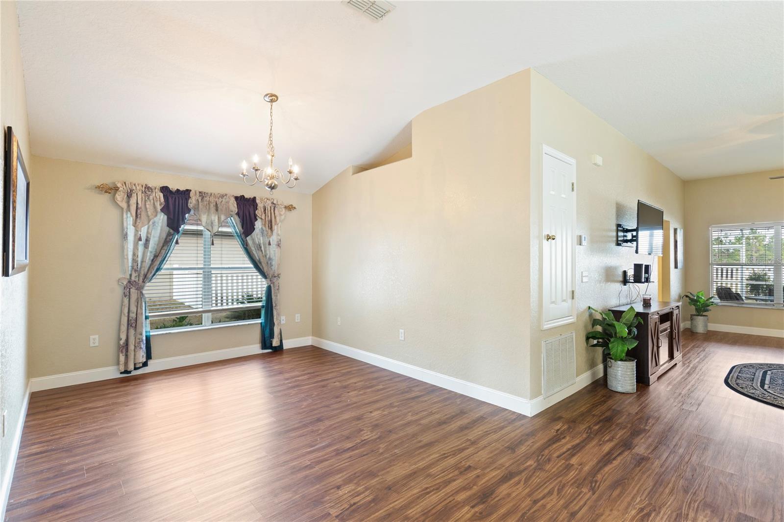 SHERMAN HILLS SEC 1 - Residential