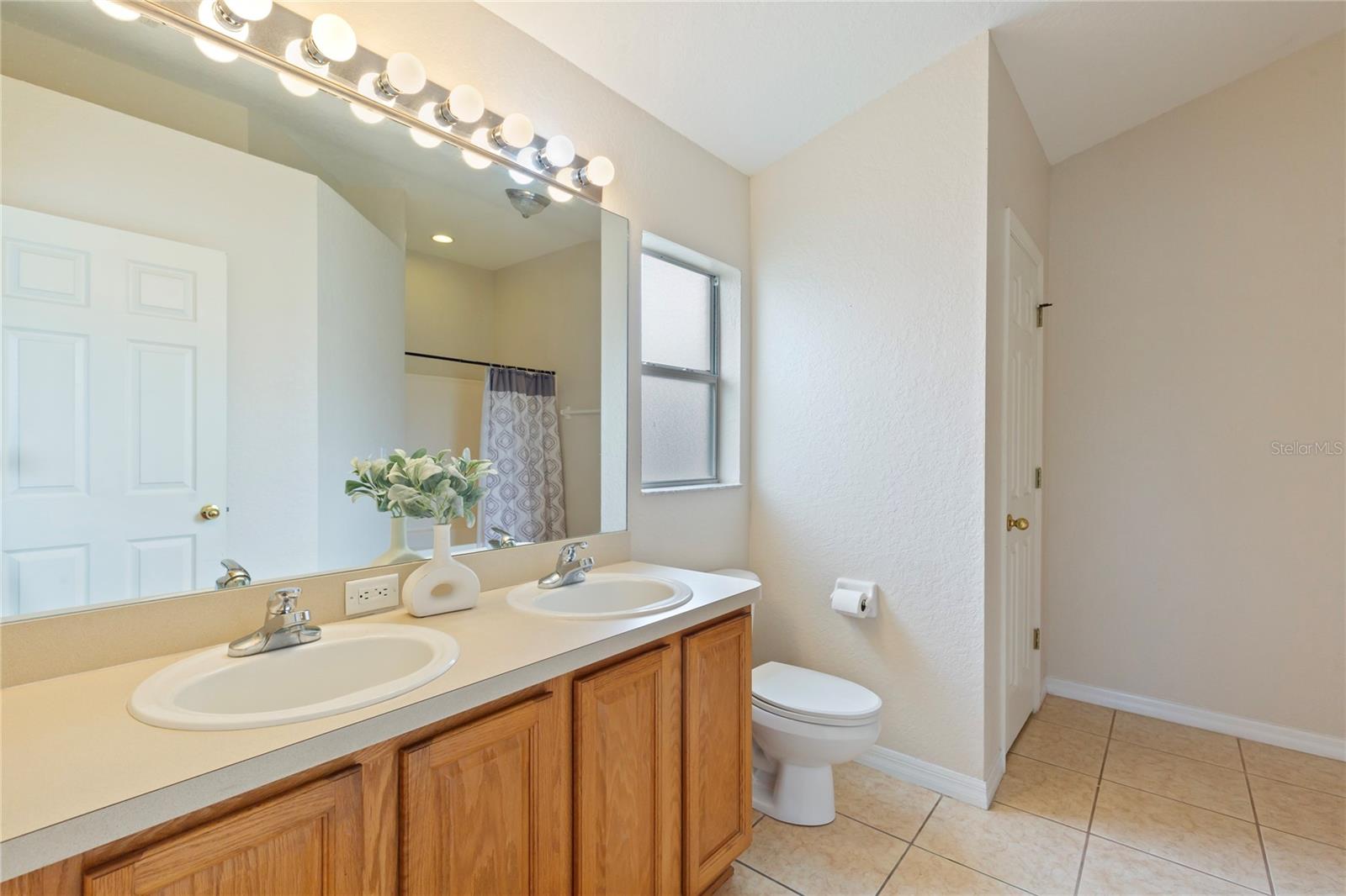 SHERMAN HILLS SEC 1 - Residential