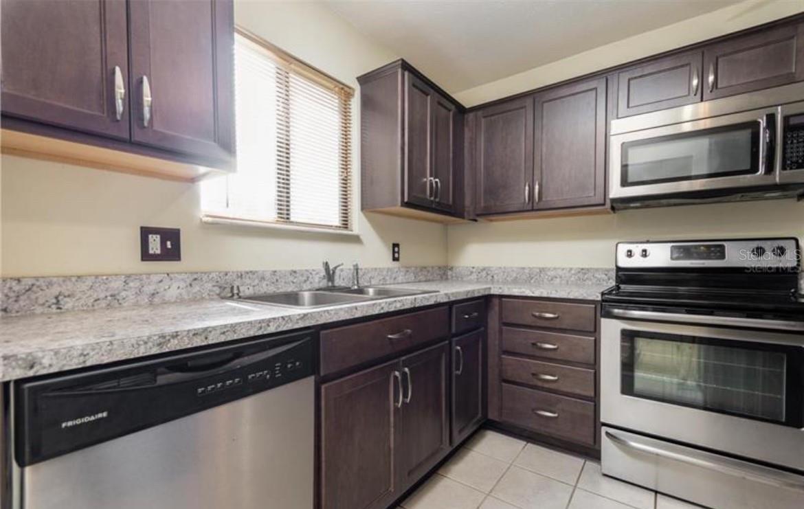 SOUTHFORK OAKS - Residential