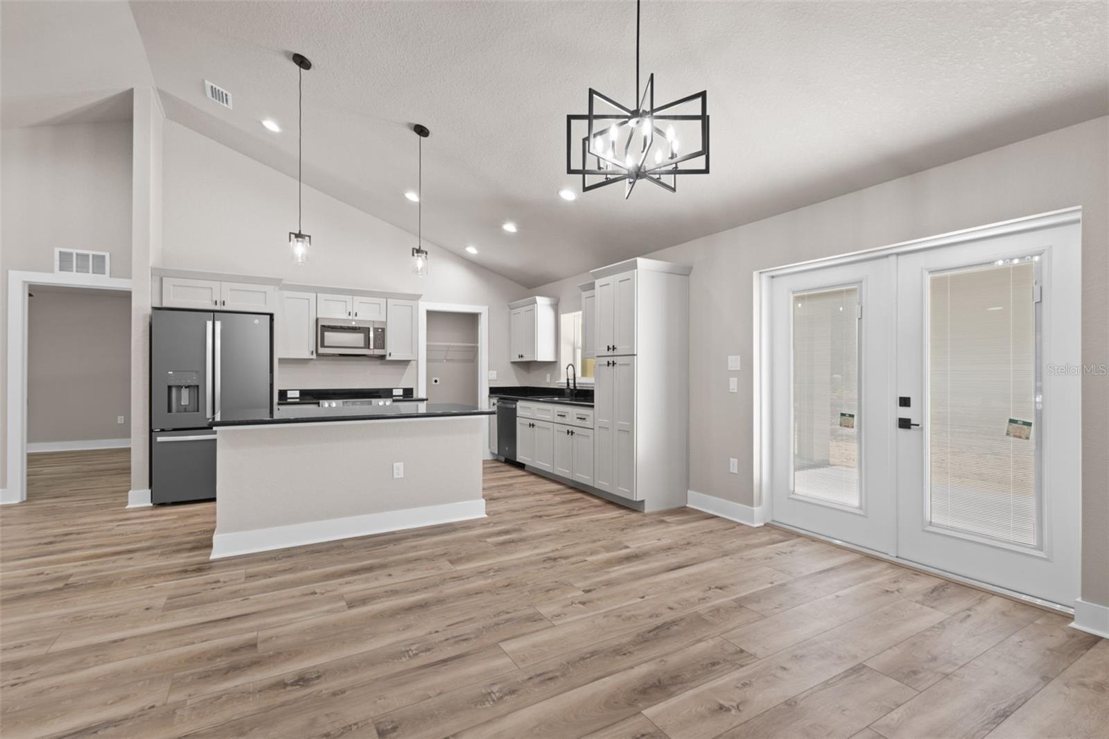 UNIVERSITY ESTATES - Residential