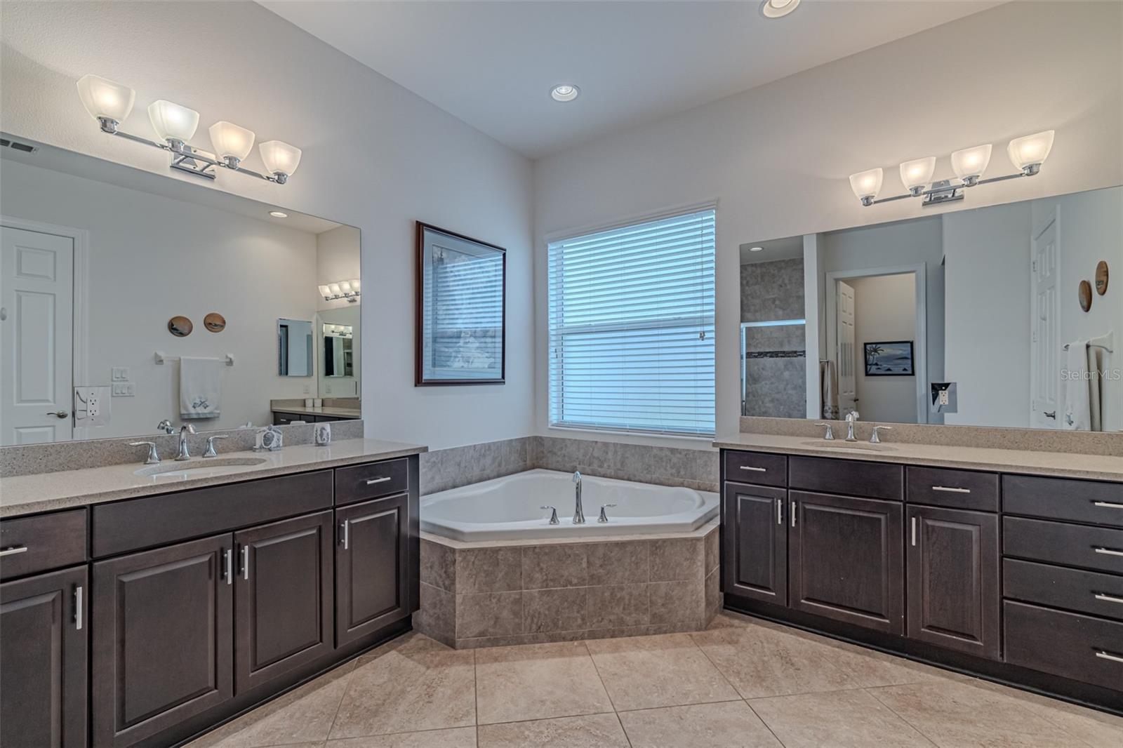 VALENCIA LAKES TR P - Residential