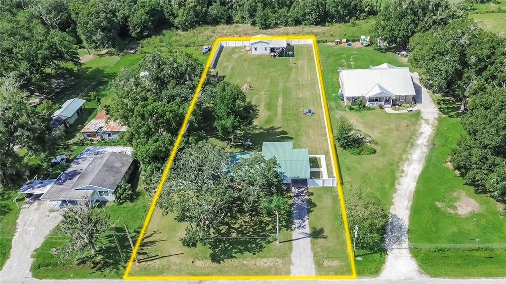 Photo of 3009 S Northview Road, Plant City, FL 33566 (MLS # TB8558998)