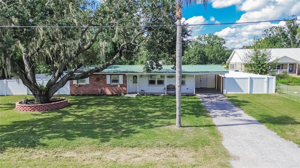 Photo of 3009 S Northview Road, Plant City, FL 33566 (MLS # TB8558998)