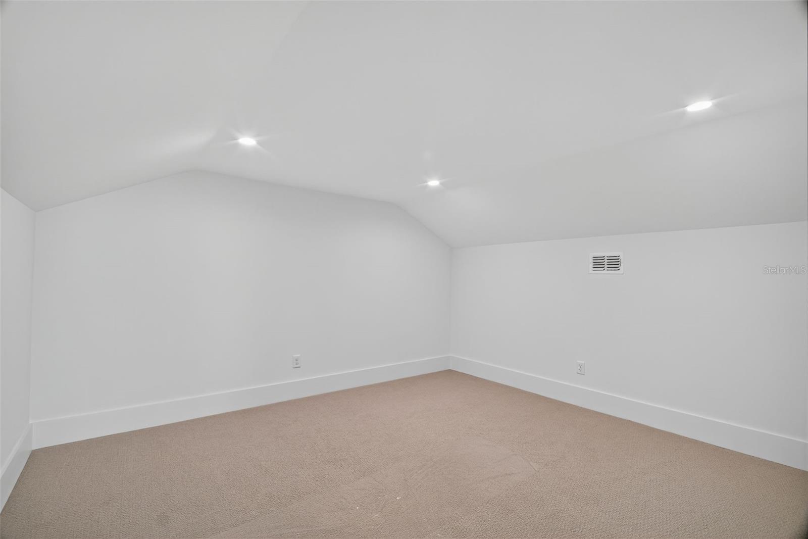 COTTAGES ON 11TH - Residential