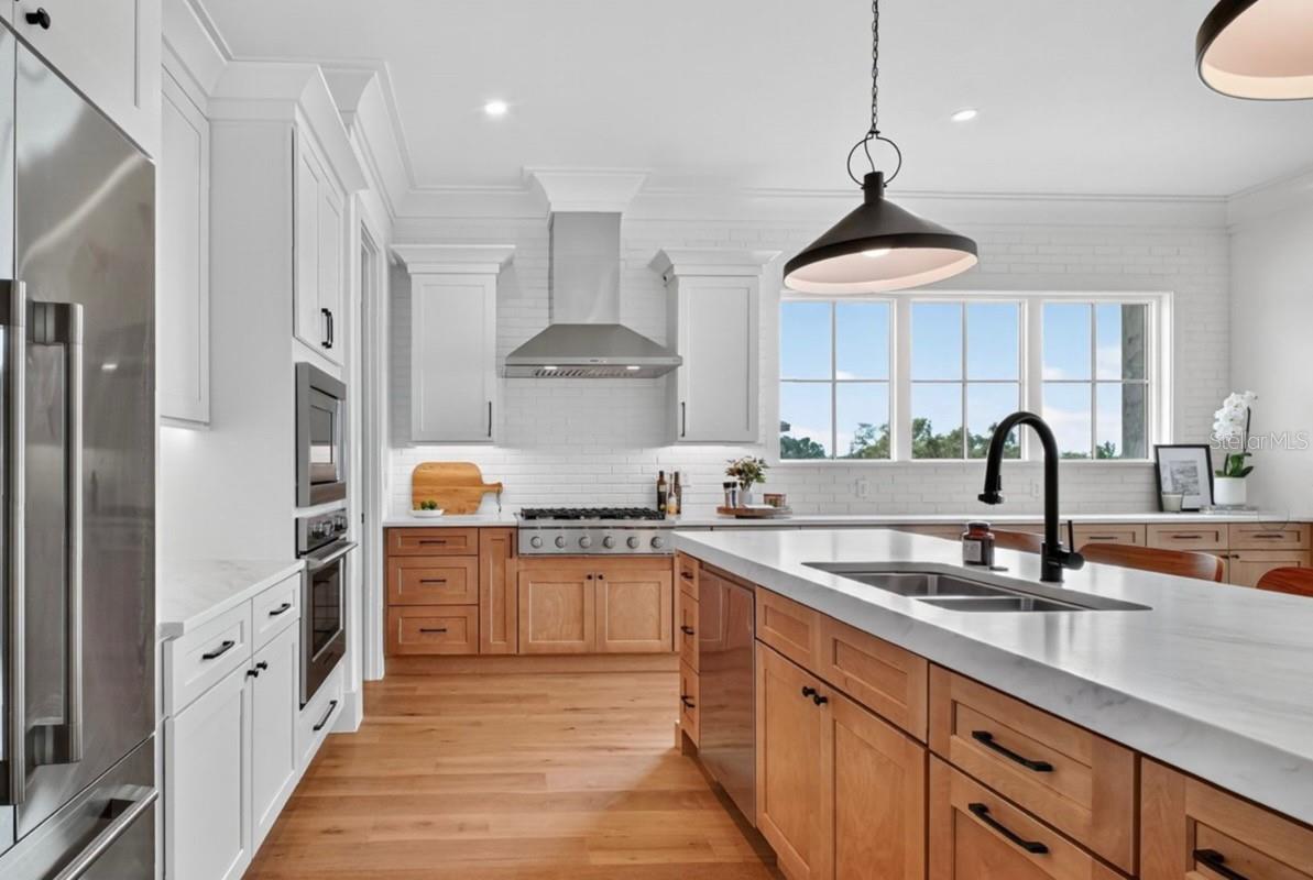 COTTAGES ON 11TH - Residential