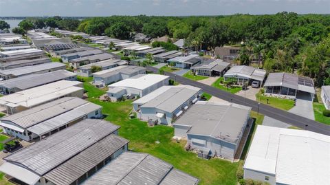 A home in AUBURNDALE