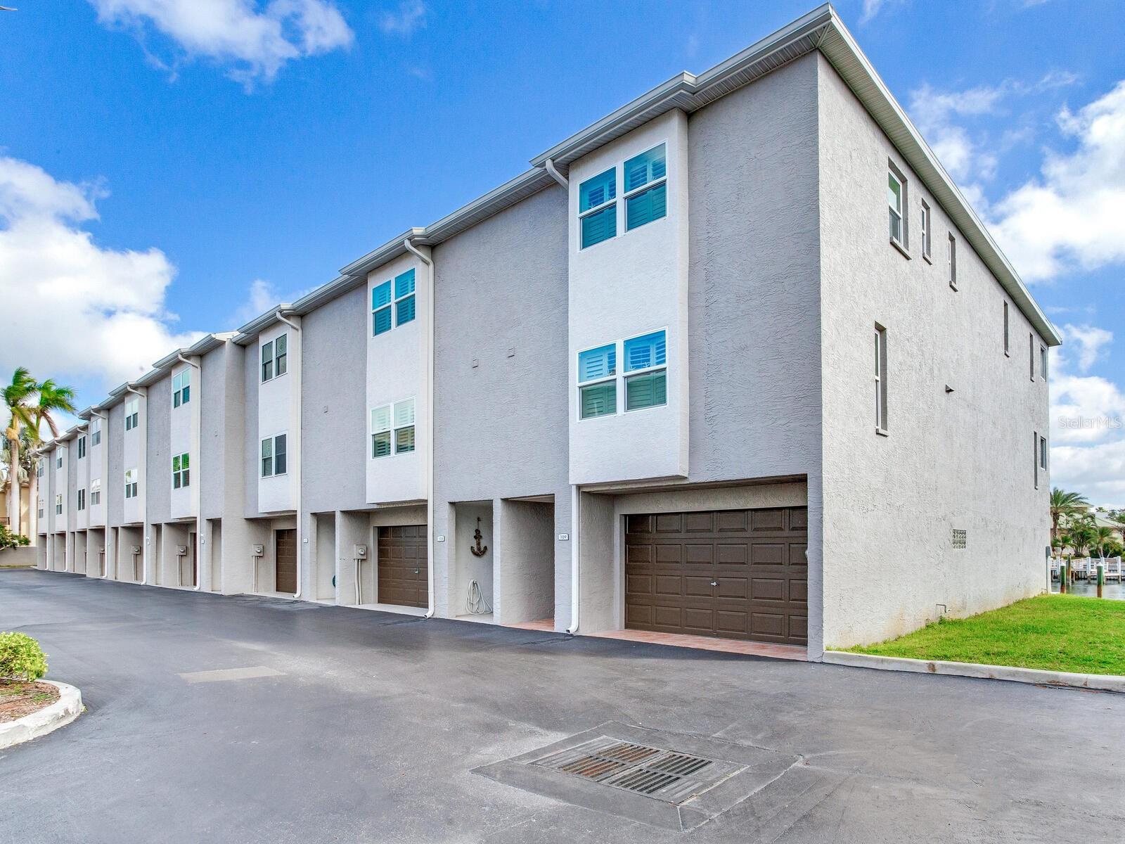 TIERRA SHORES TWNHMS - Residential