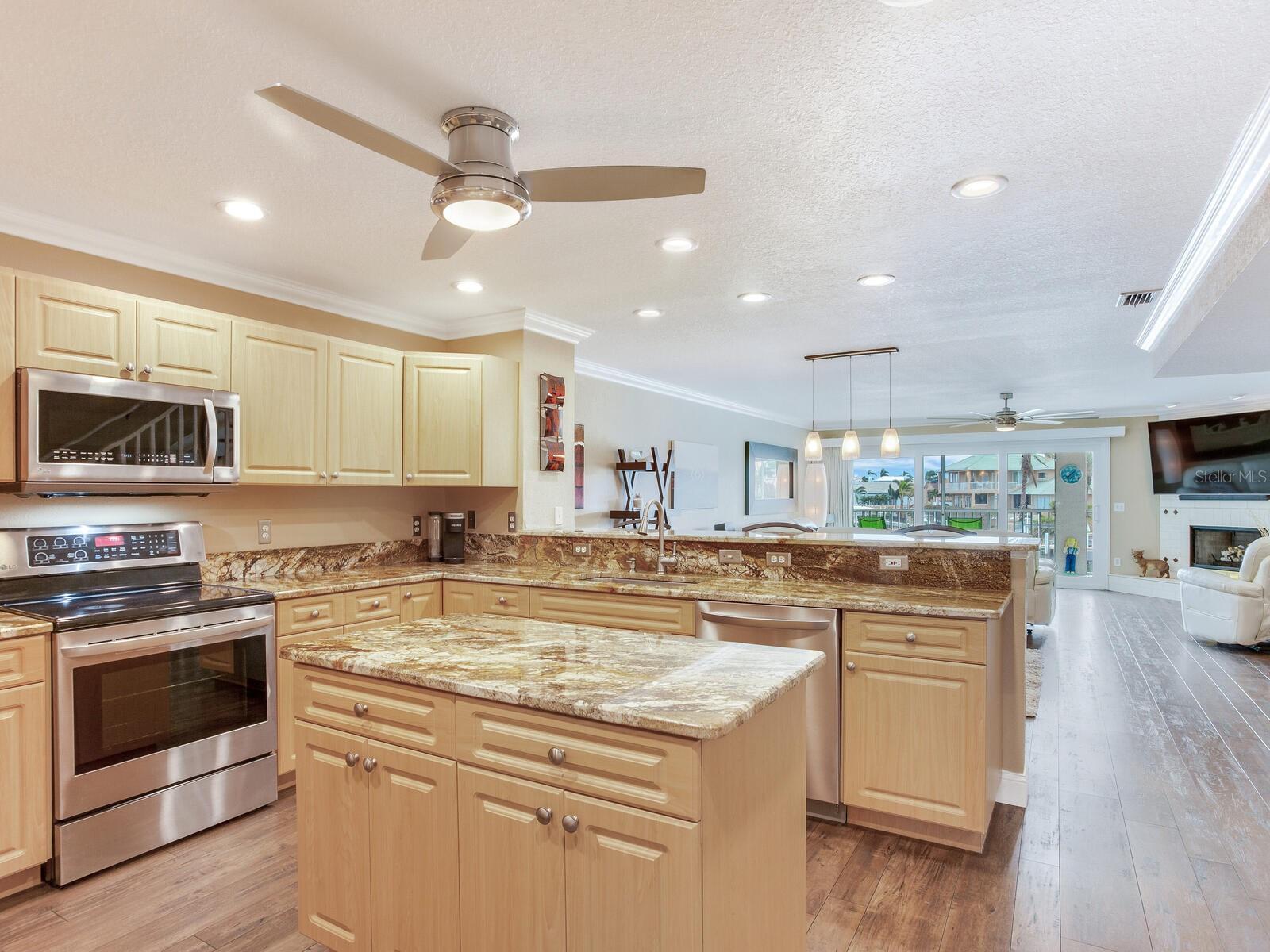 TIERRA SHORES TWNHMS - Residential