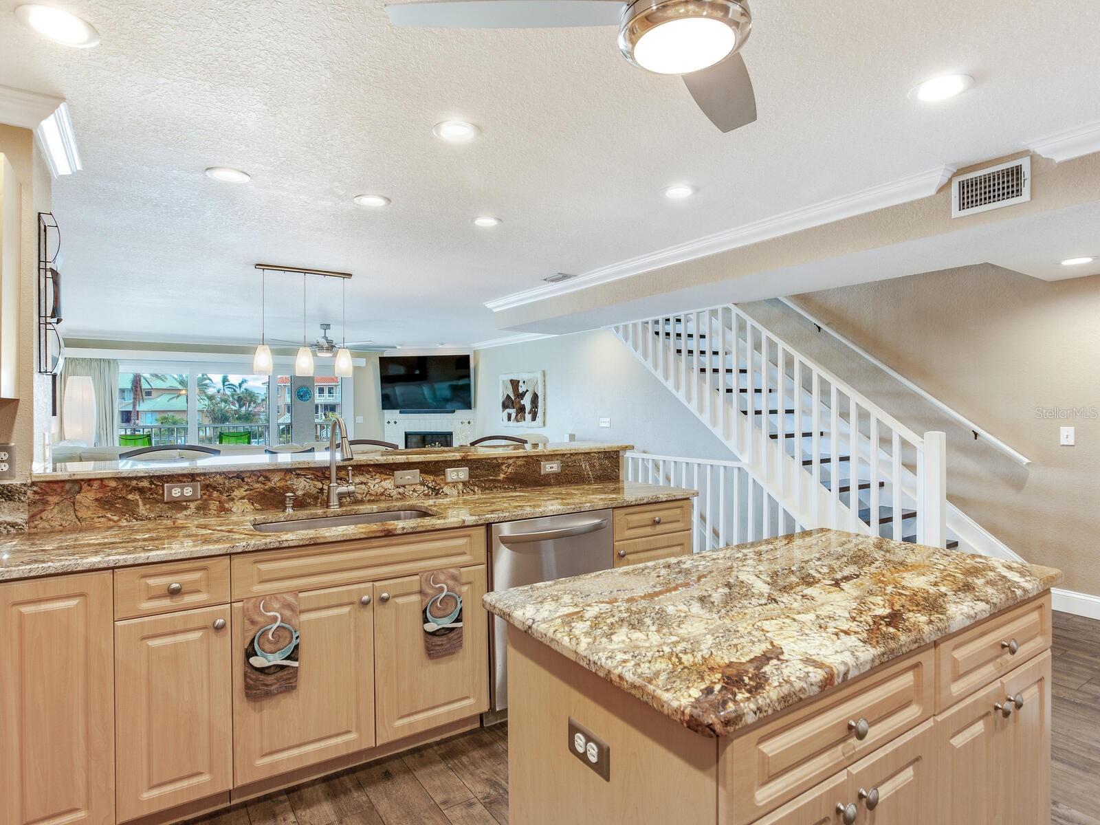 TIERRA SHORES TWNHMS - Residential