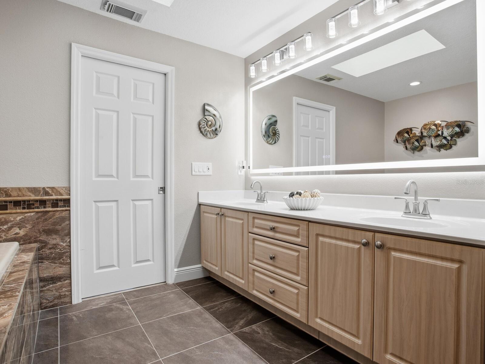 TIERRA SHORES TWNHMS - Residential