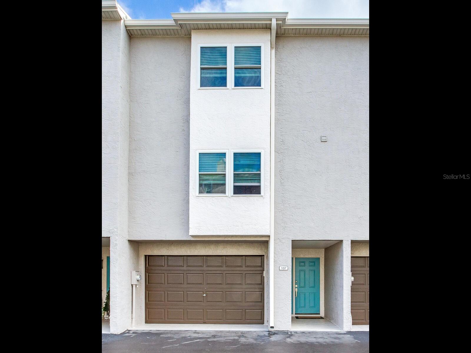 TIERRA SHORES TWNHMS - Residential