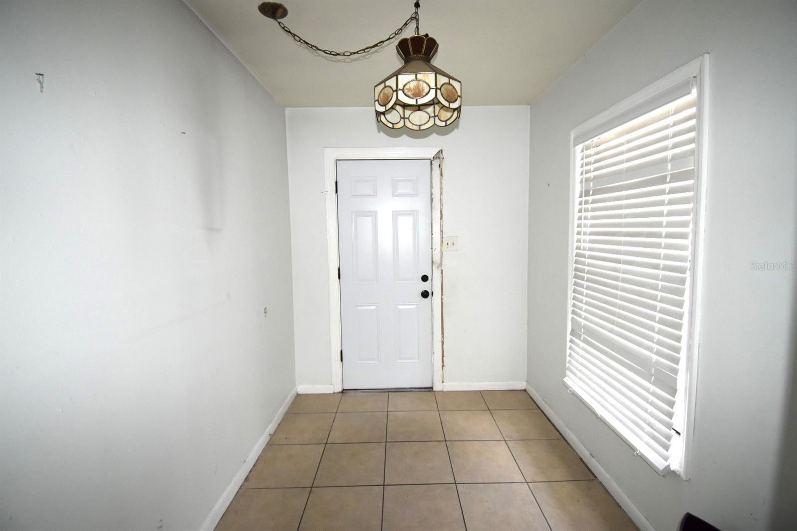 204 SHORE DRIVE W