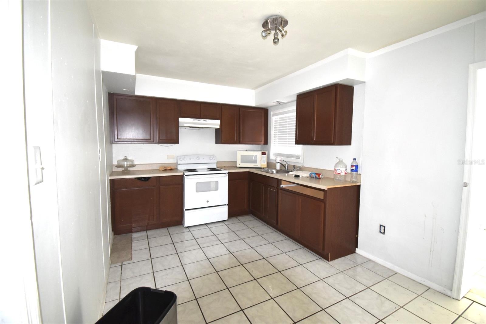 204 SHORE DRIVE W