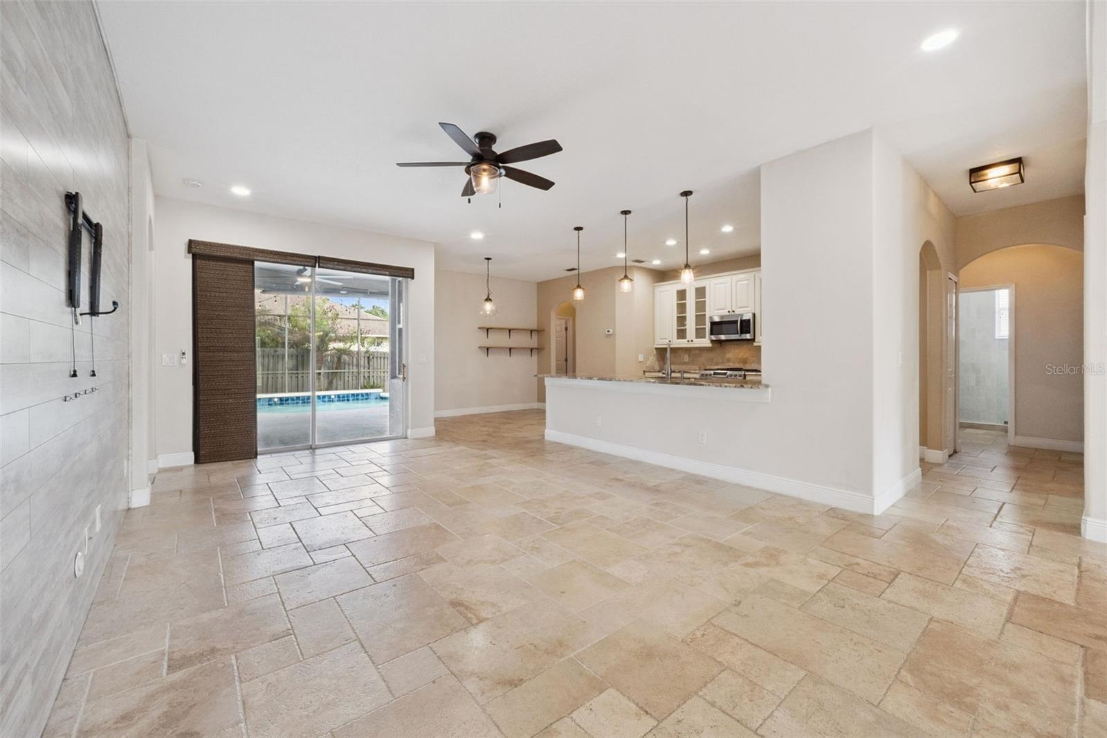 ALOMA WOODS PH 5 - Residential