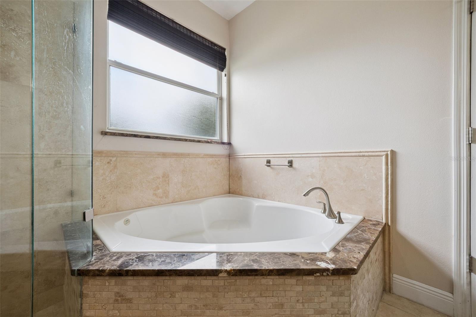 ALOMA WOODS PH 5 - Residential
