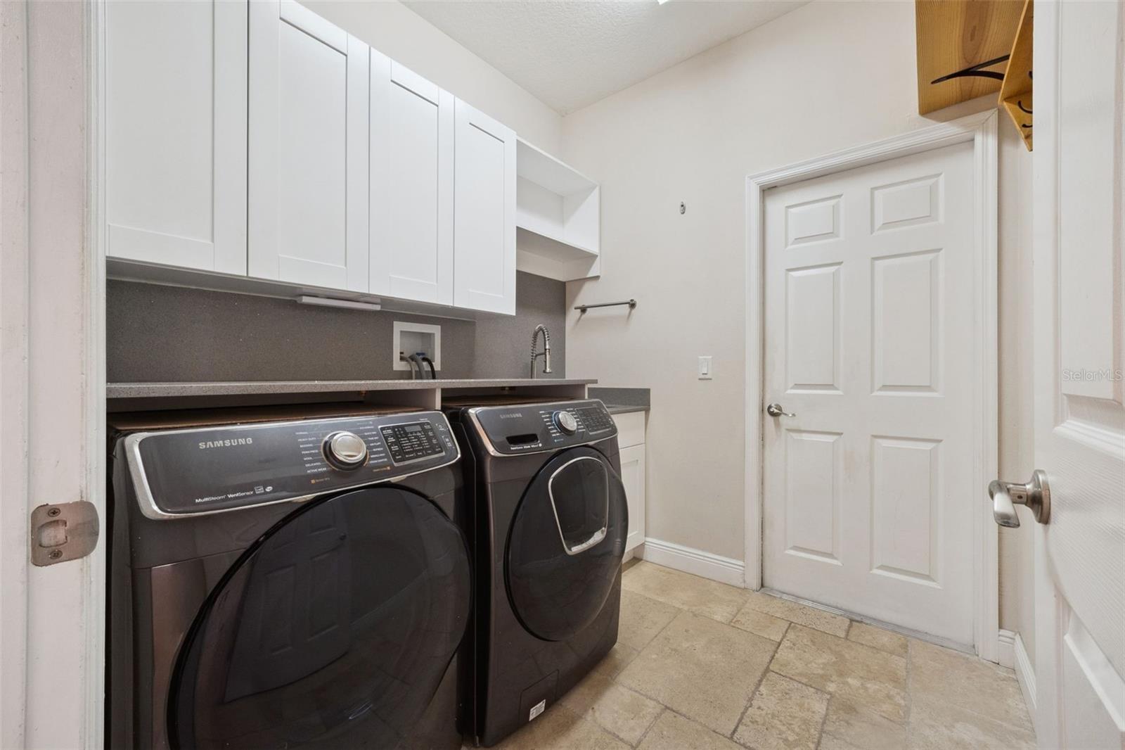 ALOMA WOODS PH 5 - Residential
