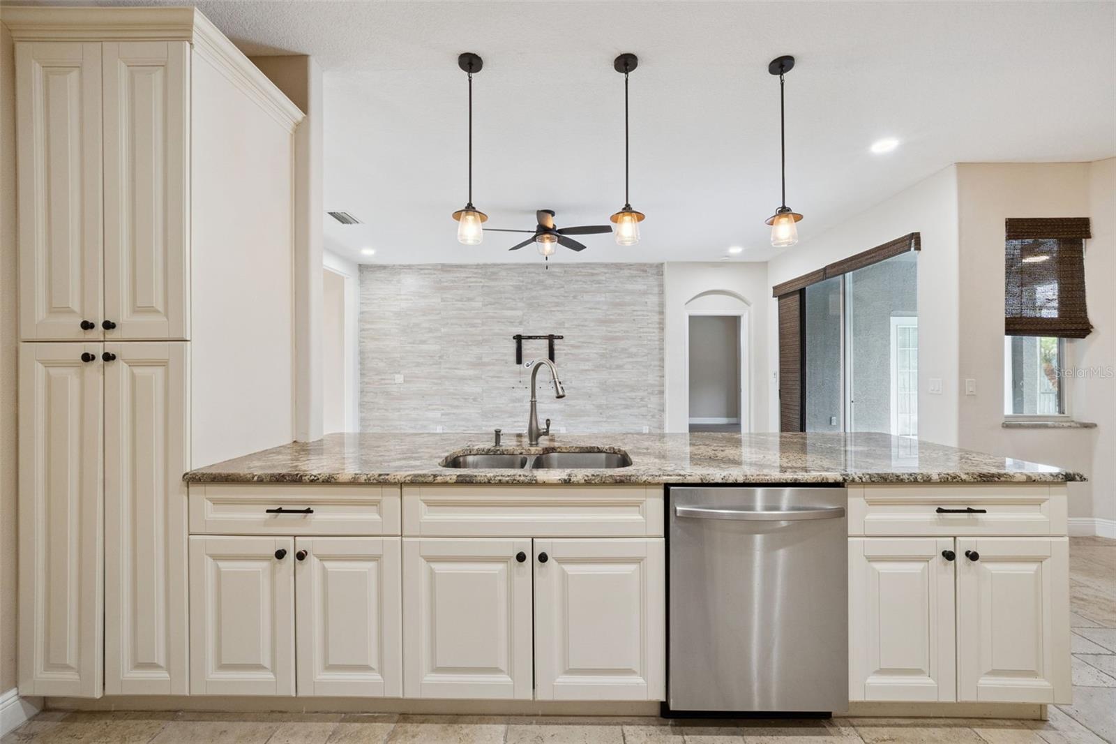 ALOMA WOODS PH 5 - Residential