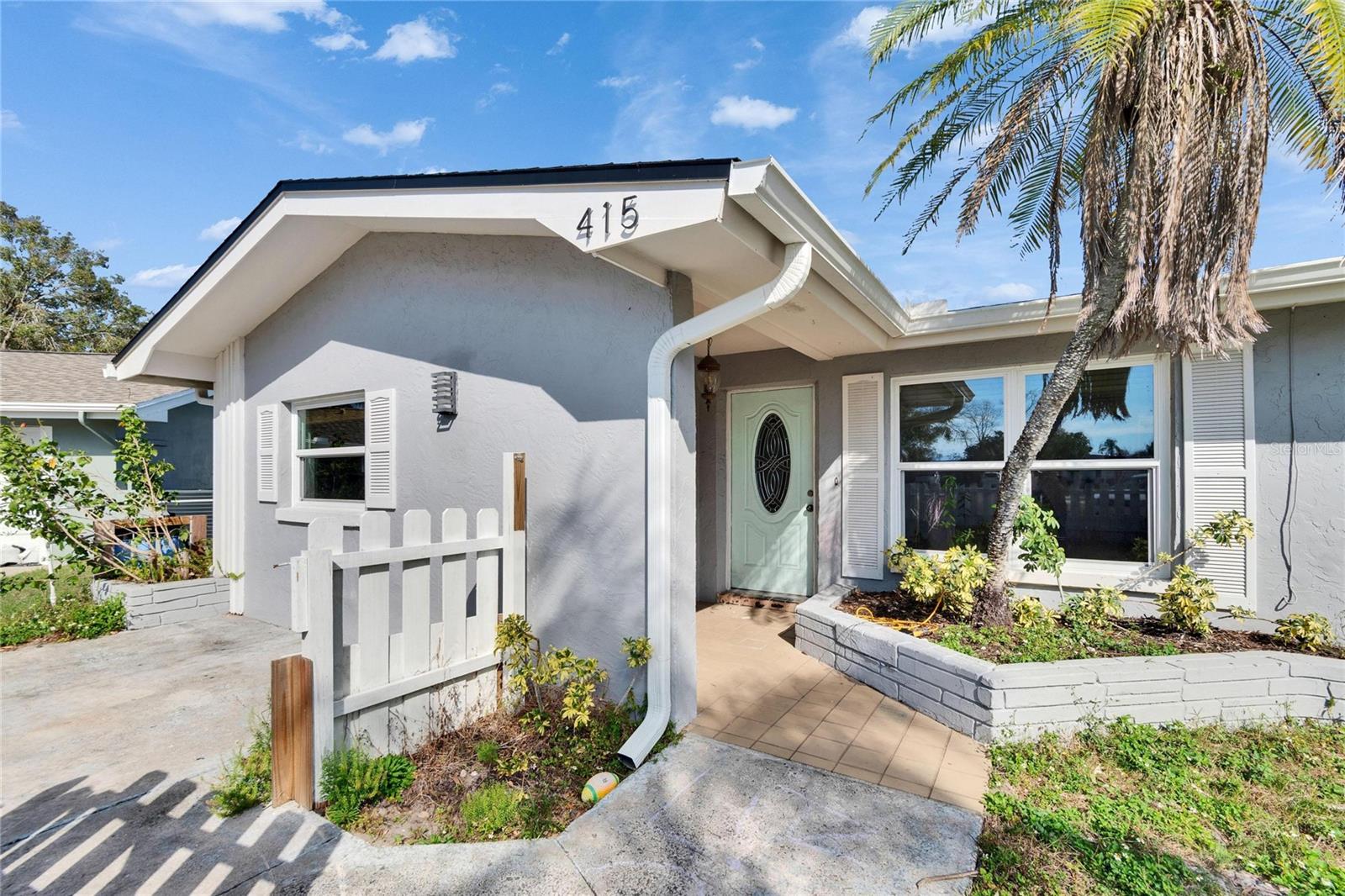415 MAPLEWOOD CIRCLE