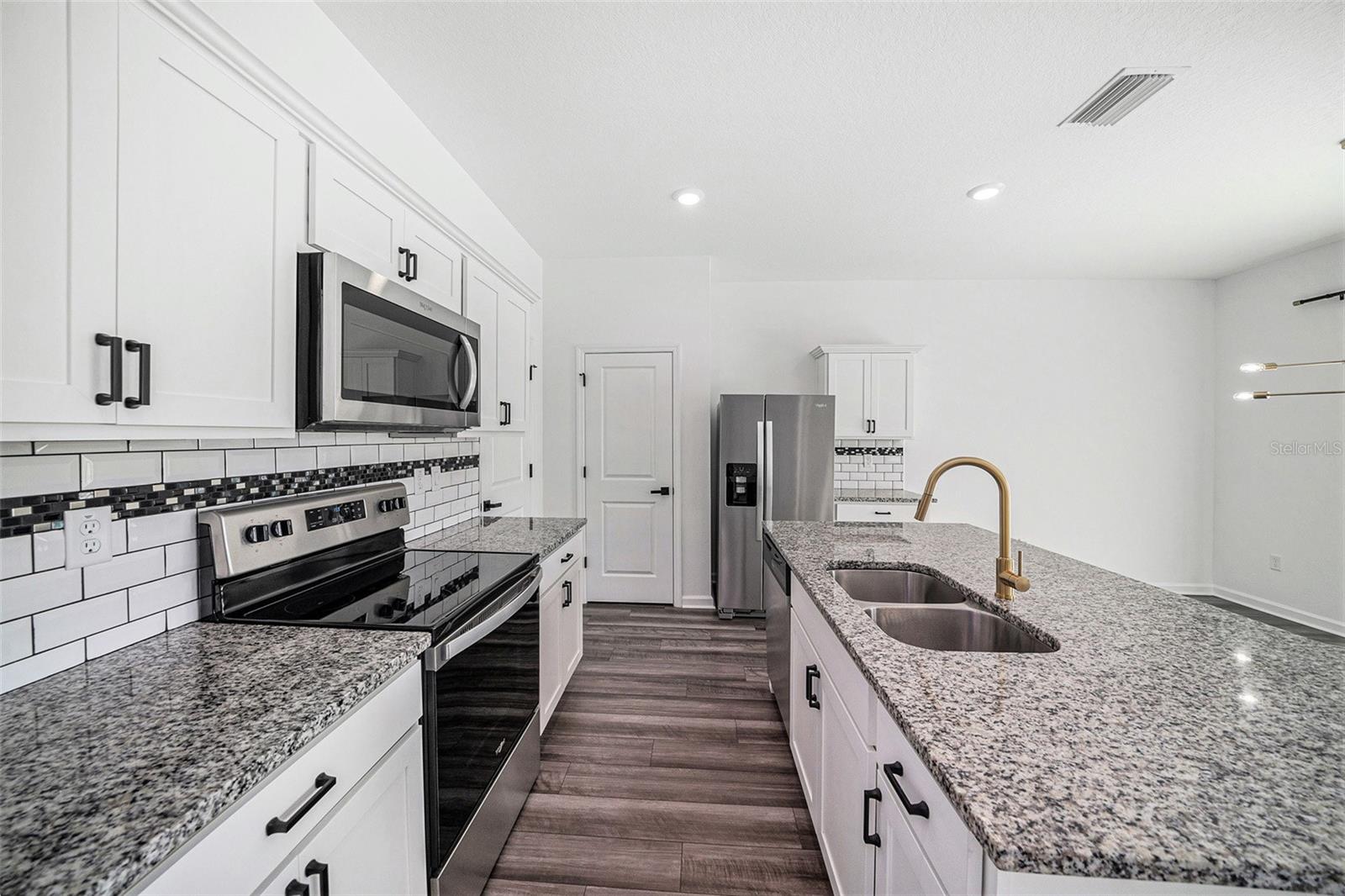 HIDDEN CREEK - Residential