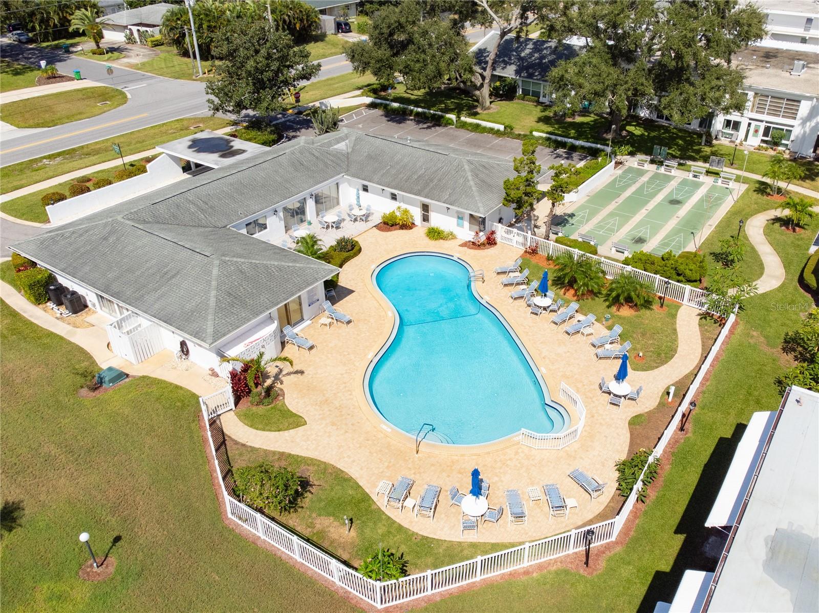 PENTHOUSE GROVES - Residential