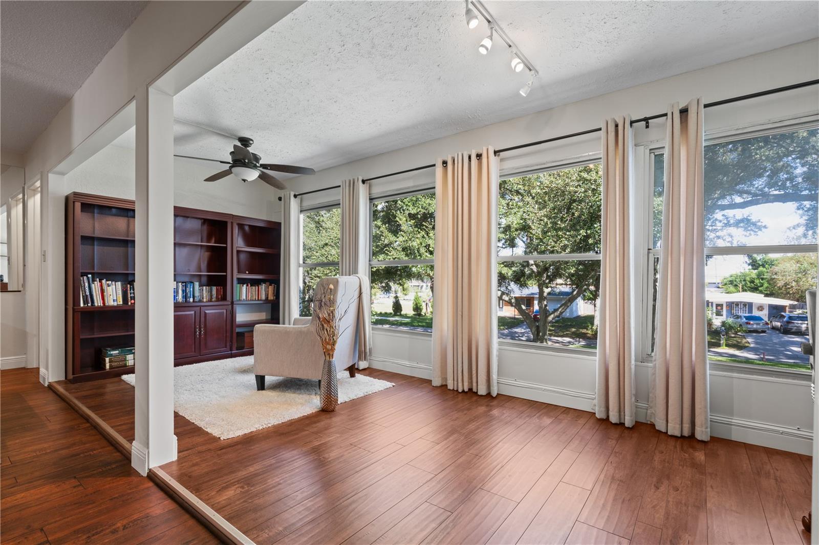 PENTHOUSE GROVES - Residential