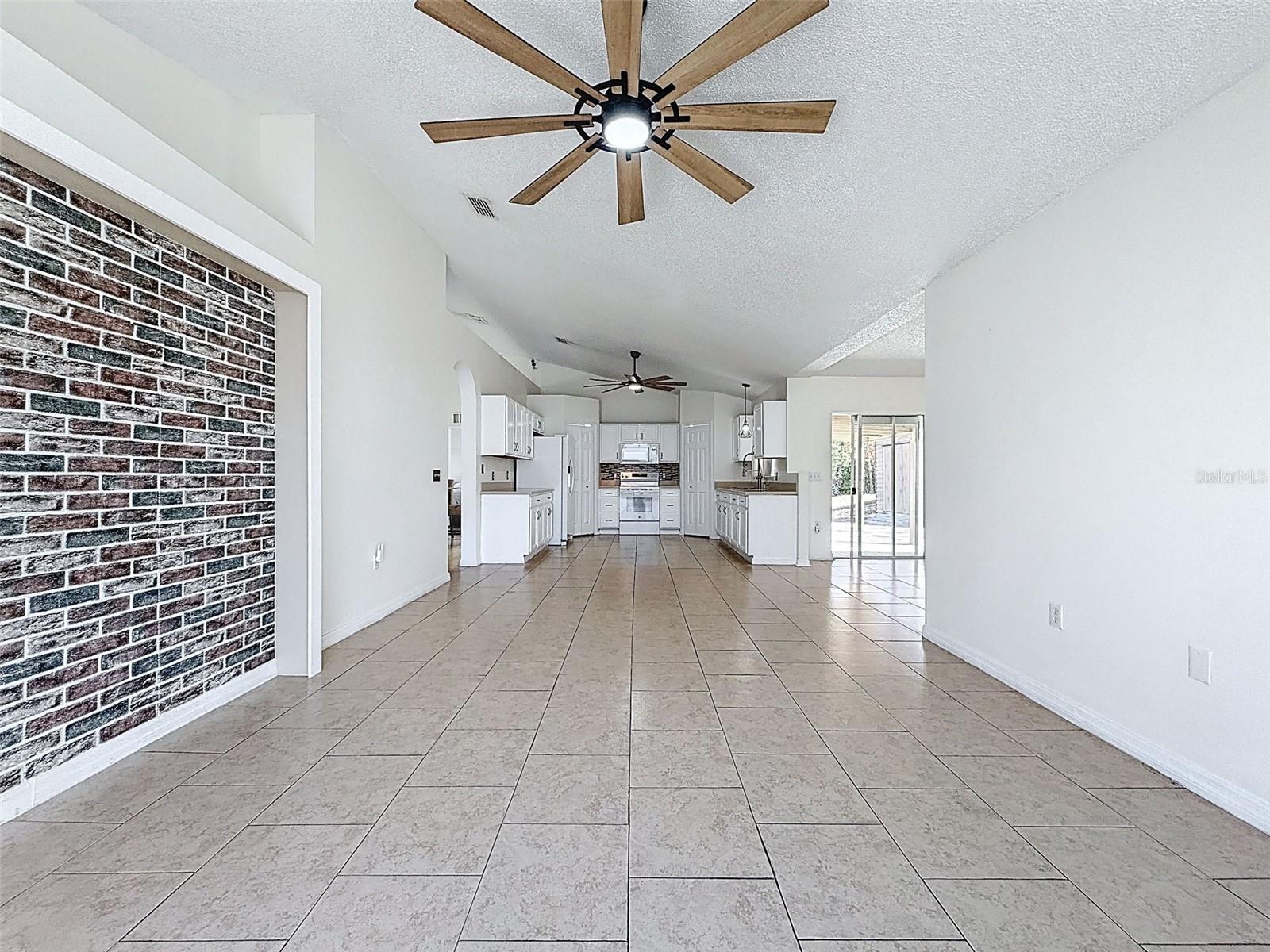 SPRING HILL - Residential