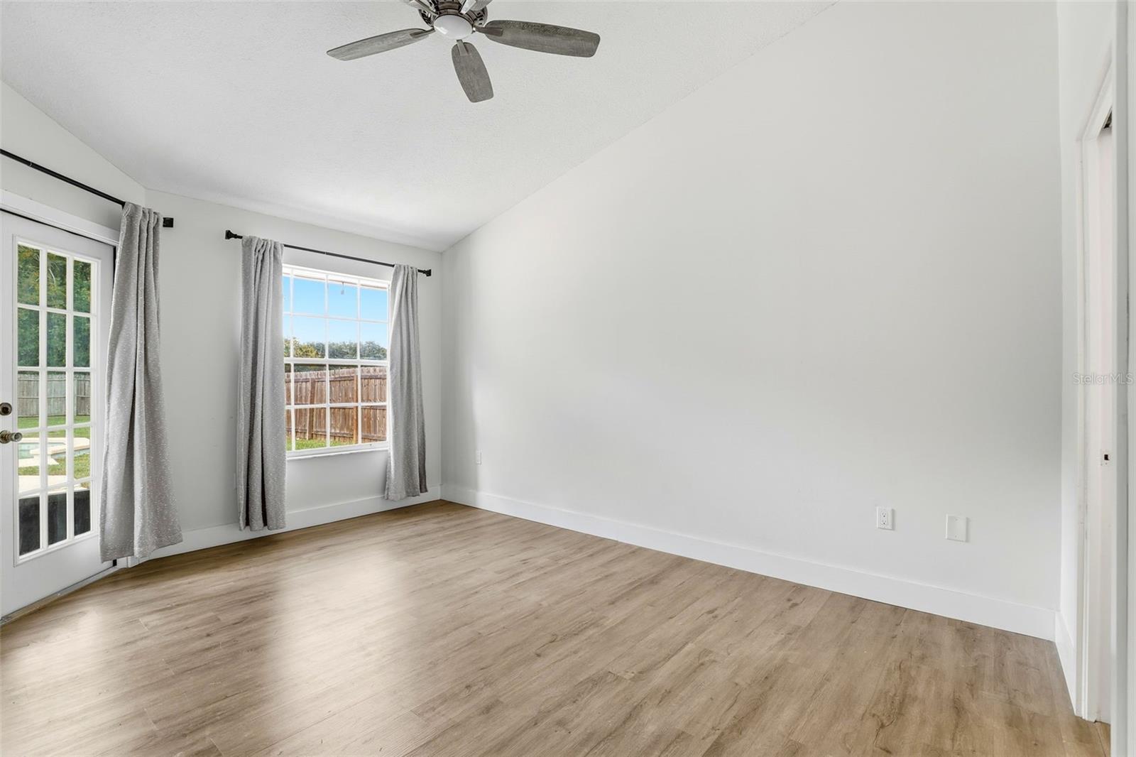 SILVER ROSE PH 02 - Residential