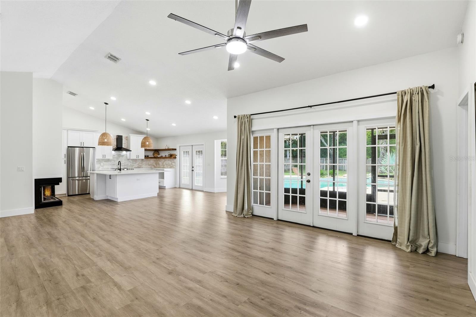 SILVER ROSE PH 02 - Residential