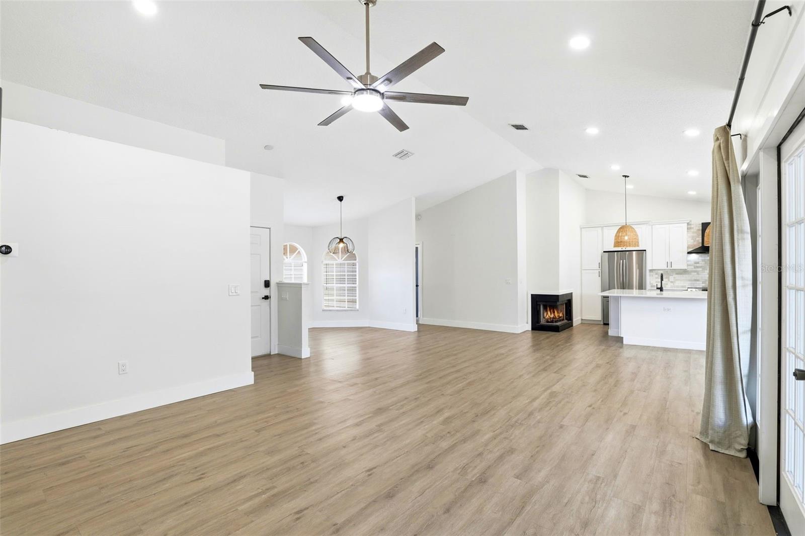 SILVER ROSE PH 02 - Residential