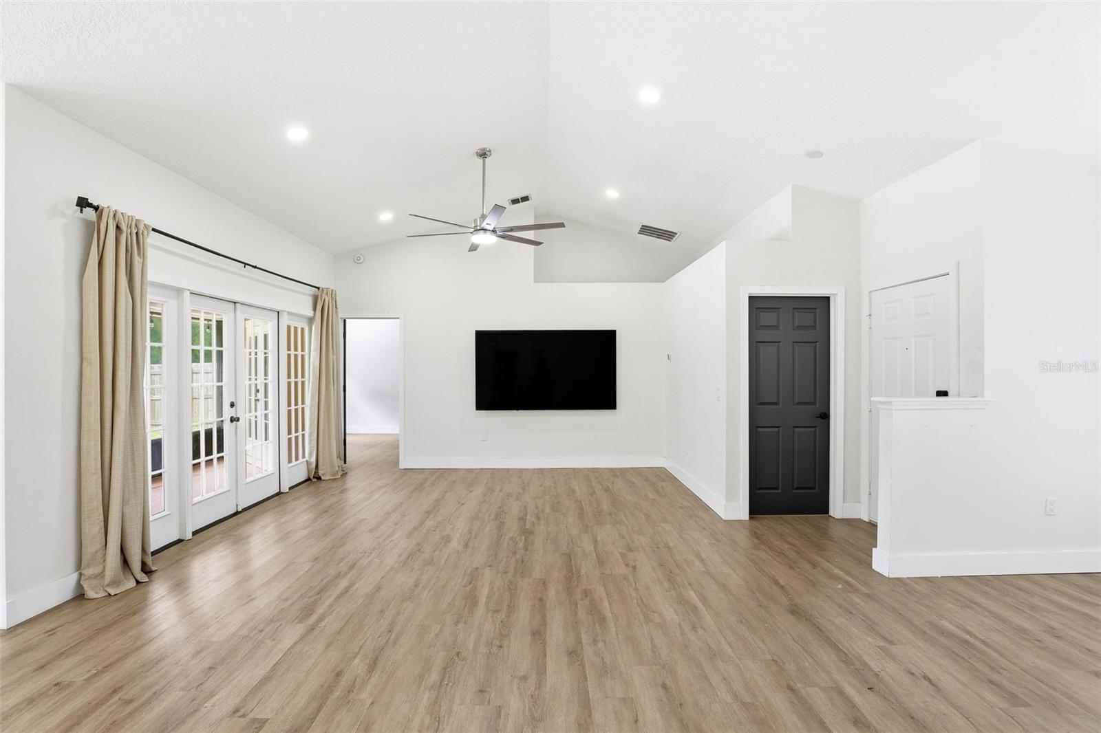 SILVER ROSE PH 02 - Residential