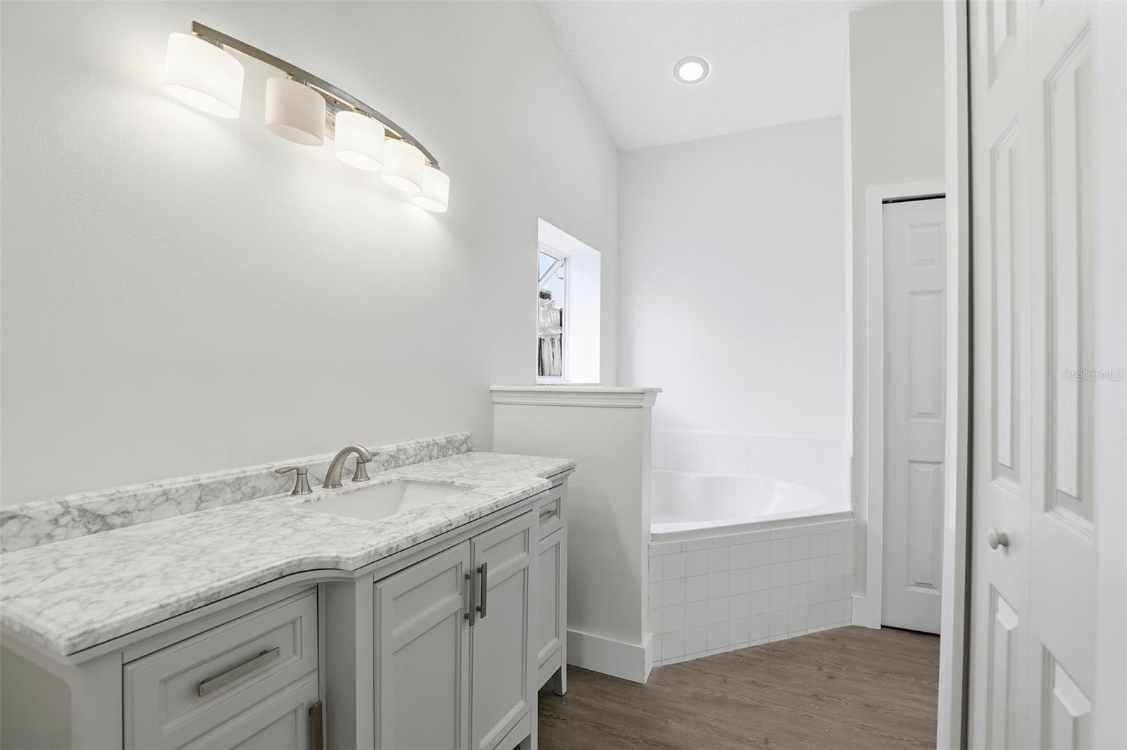 SILVER ROSE PH 02 - Residential